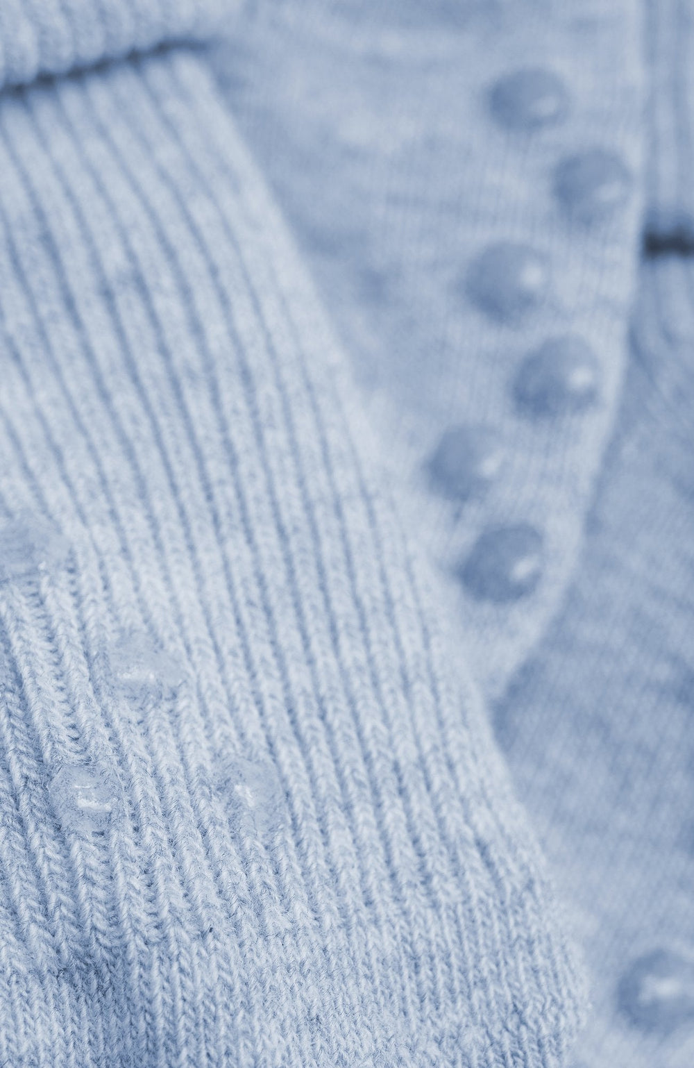 Minymo babysockor blå – närbild på halkfria prickar