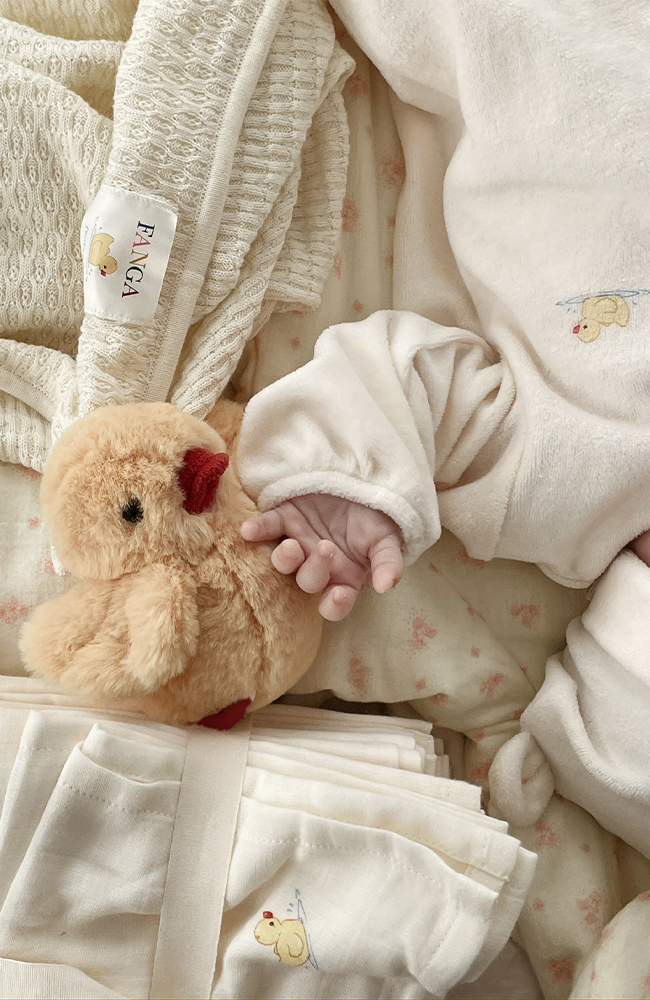 Elu Onesie - Antique White Fanga Fontana onesie