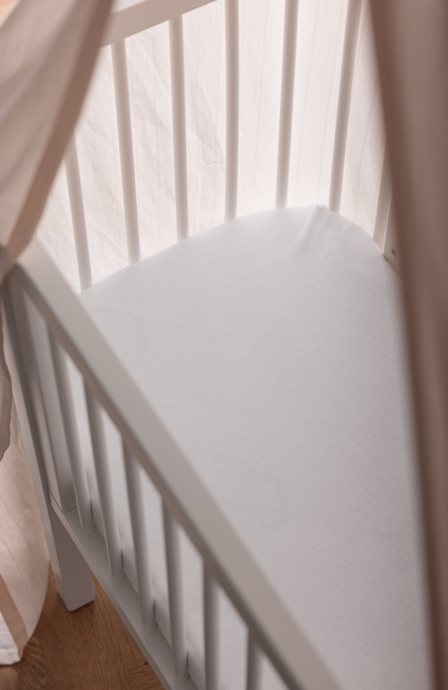 Sebra dra-på-lakan Crib - White