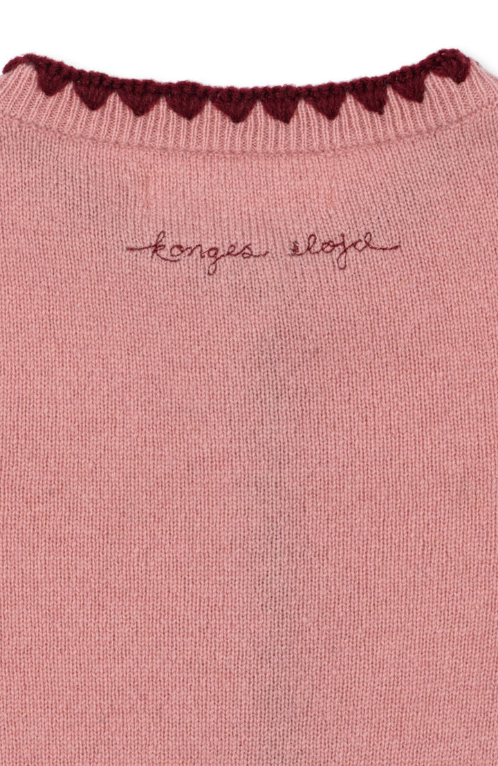 Broderad logga vid halsen – Collette Cardigan