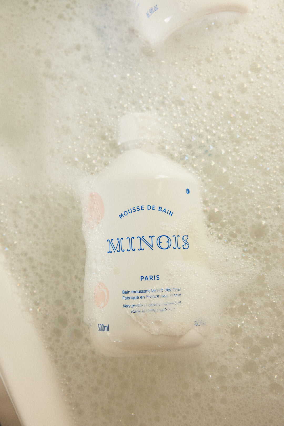 Bubble Bath från Minois Paris i ett skummande bad