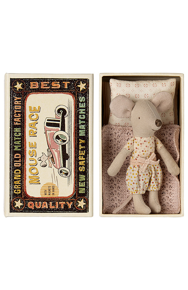 Little Sister Mouse in Matchbox Maileg Mjukdjur